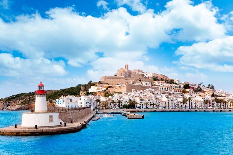 location-de-voitures-au-port-ibiza